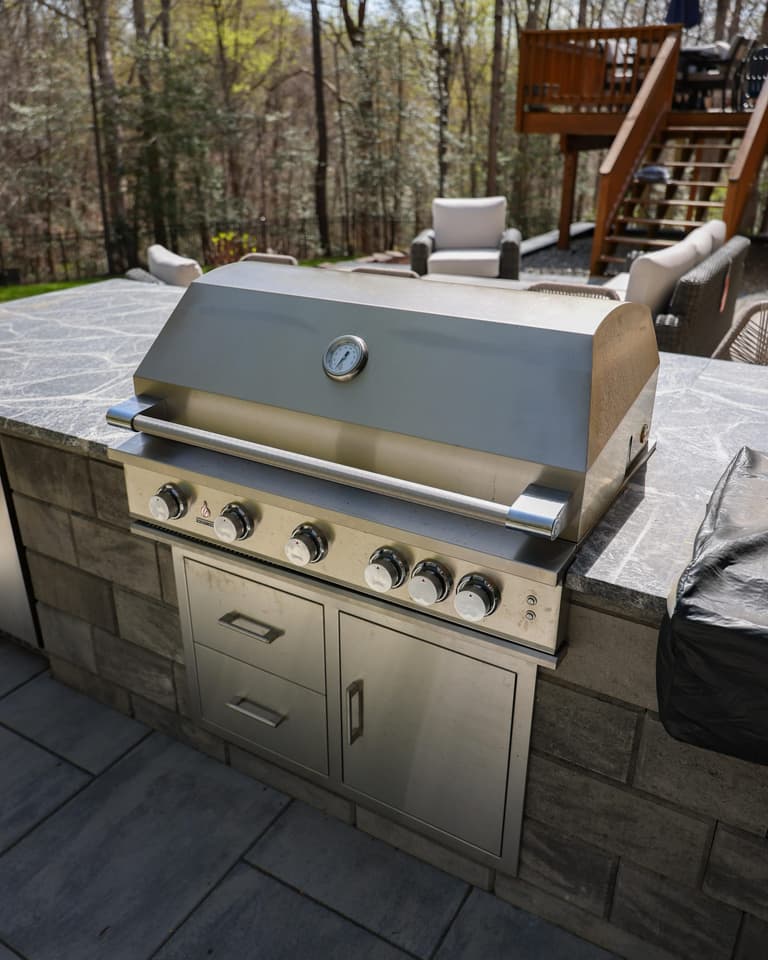 Outdoor Grill & Bar